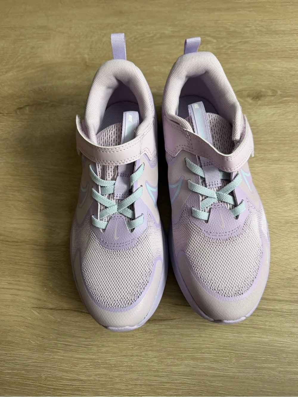 Nike Girls Cosmic Runner  Purple Sneakers New SZ 3